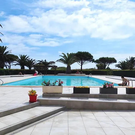 شقة Capitelles : Vue En Avec Piscine سان سيبريان